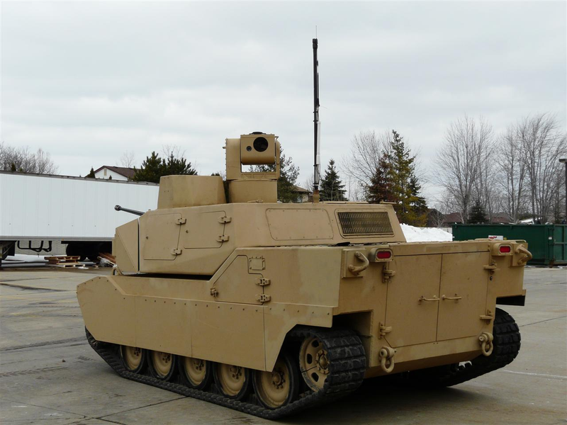 Illustration for article titled Jalopnik Drives Real Live Tank By Remote Control, Can Now Die Happy